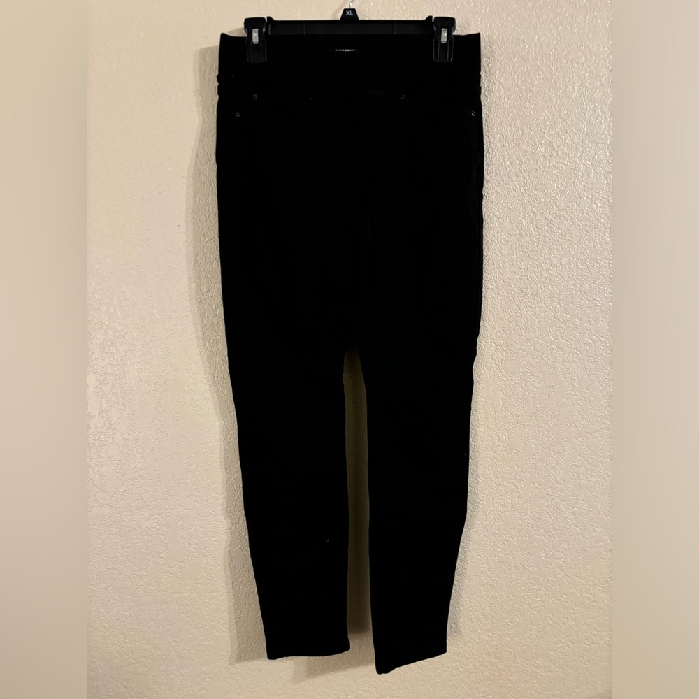 Levi’s signature gold totally shaping pull-on skinny pants